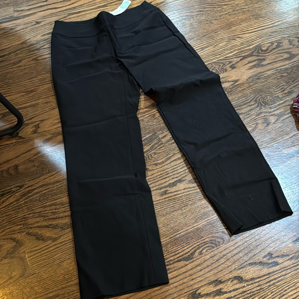Nic + Zoe wonderstretch straight leg pant m. Size 4P.  Black. NWT